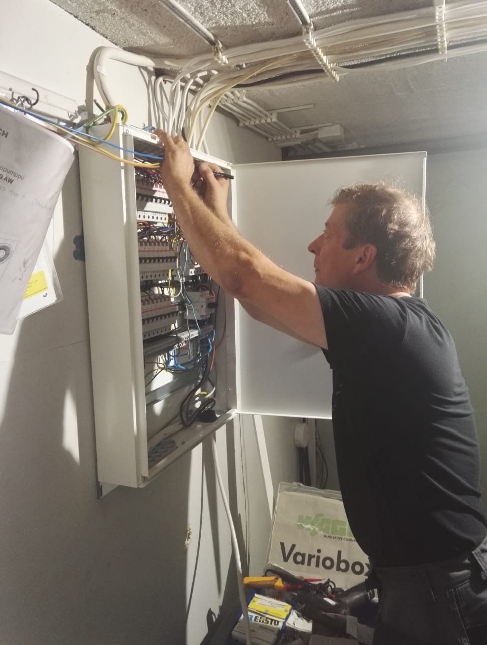 Sähköasennukset Vantaalla ja pääkaupunkiseudulla